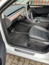 Passgenaue Gummi-Matten Tesla Model Y 2020-2025 - Novline mit dem Rand 28 mm